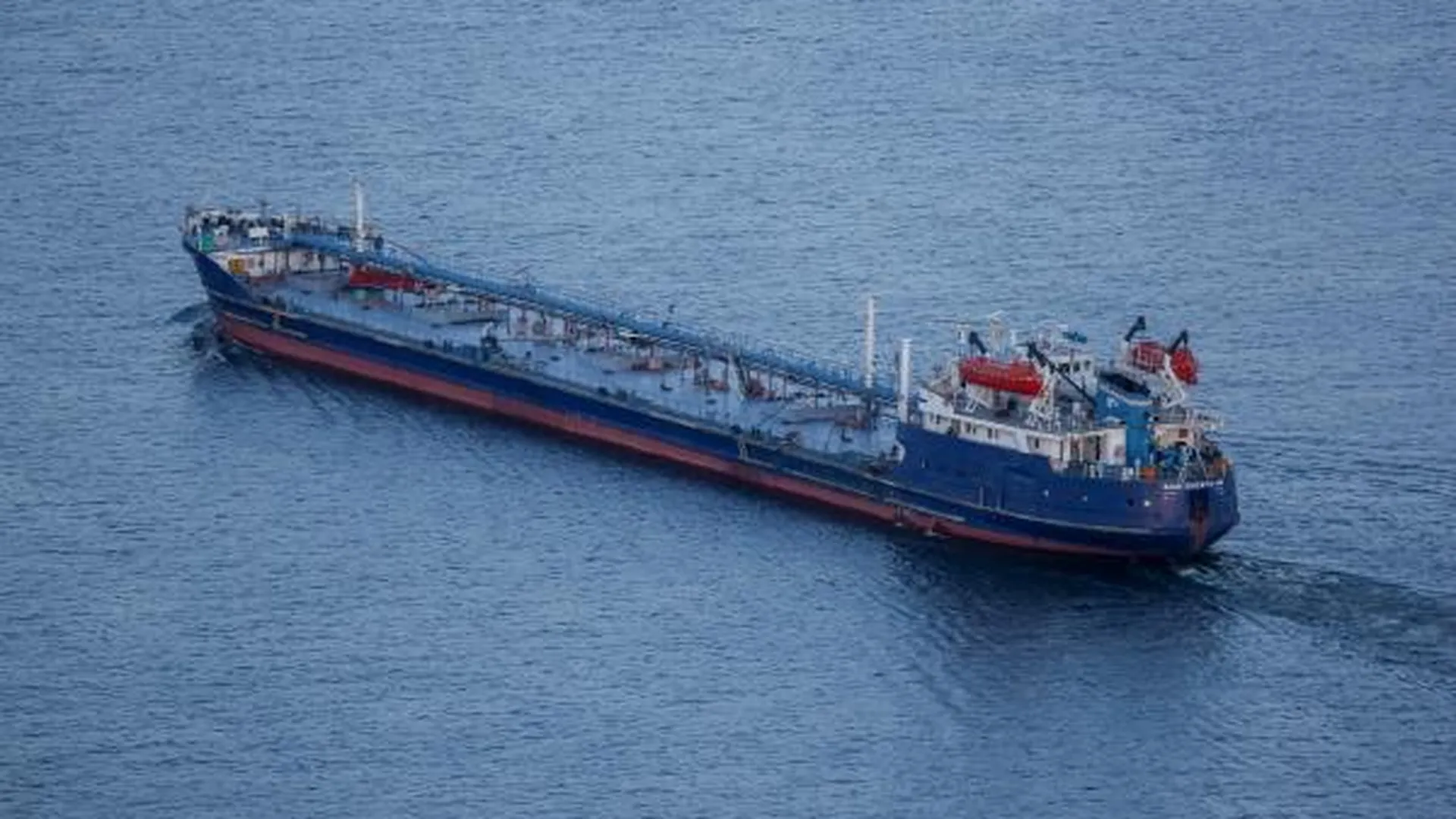 В Волгограде арестовали нефтяной танкер из-за неуплаты долга