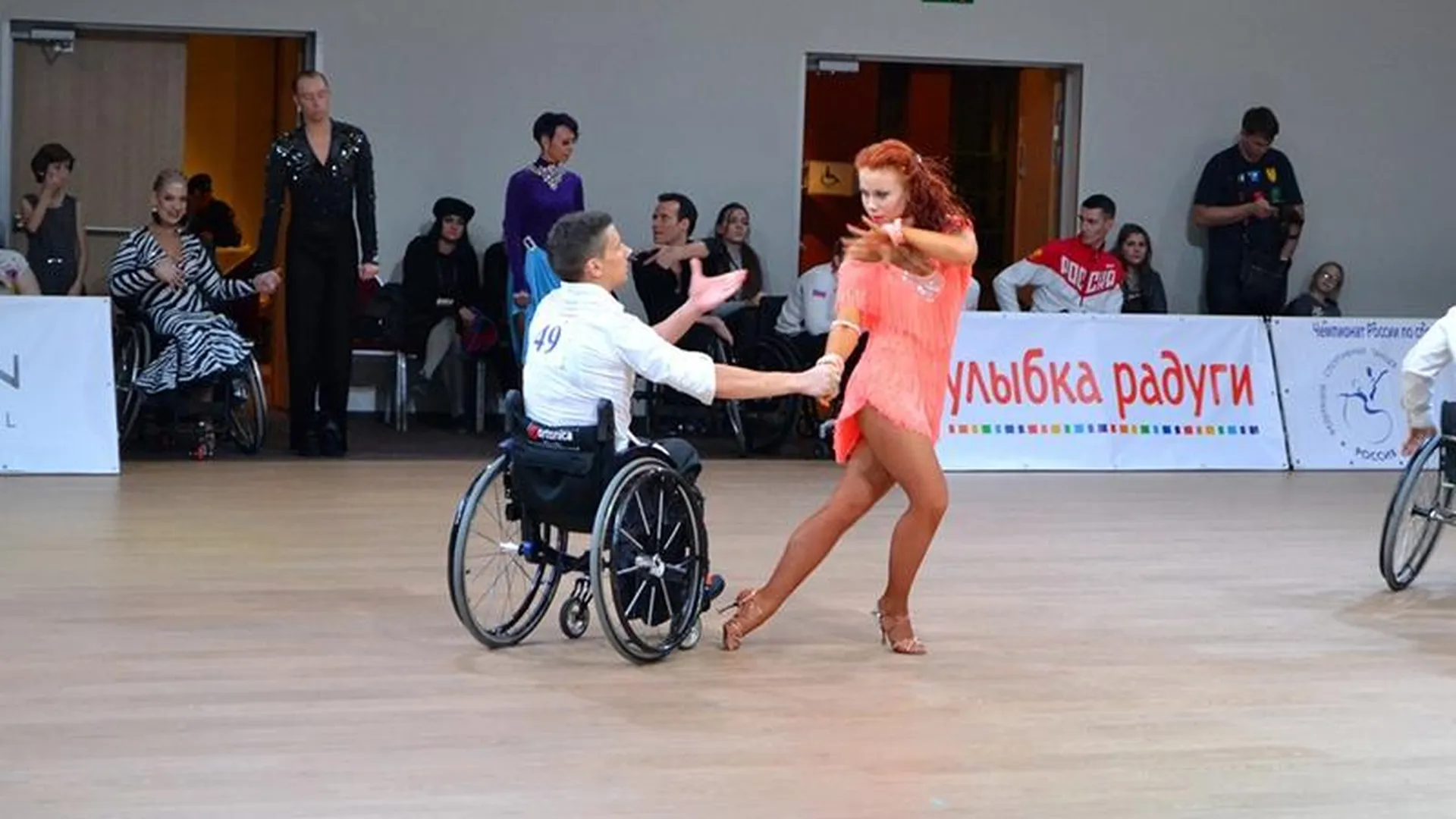 Танцы на колесах: досуговый клуб для инвалидов в Серпухове возобновил свою работу после пандемии 