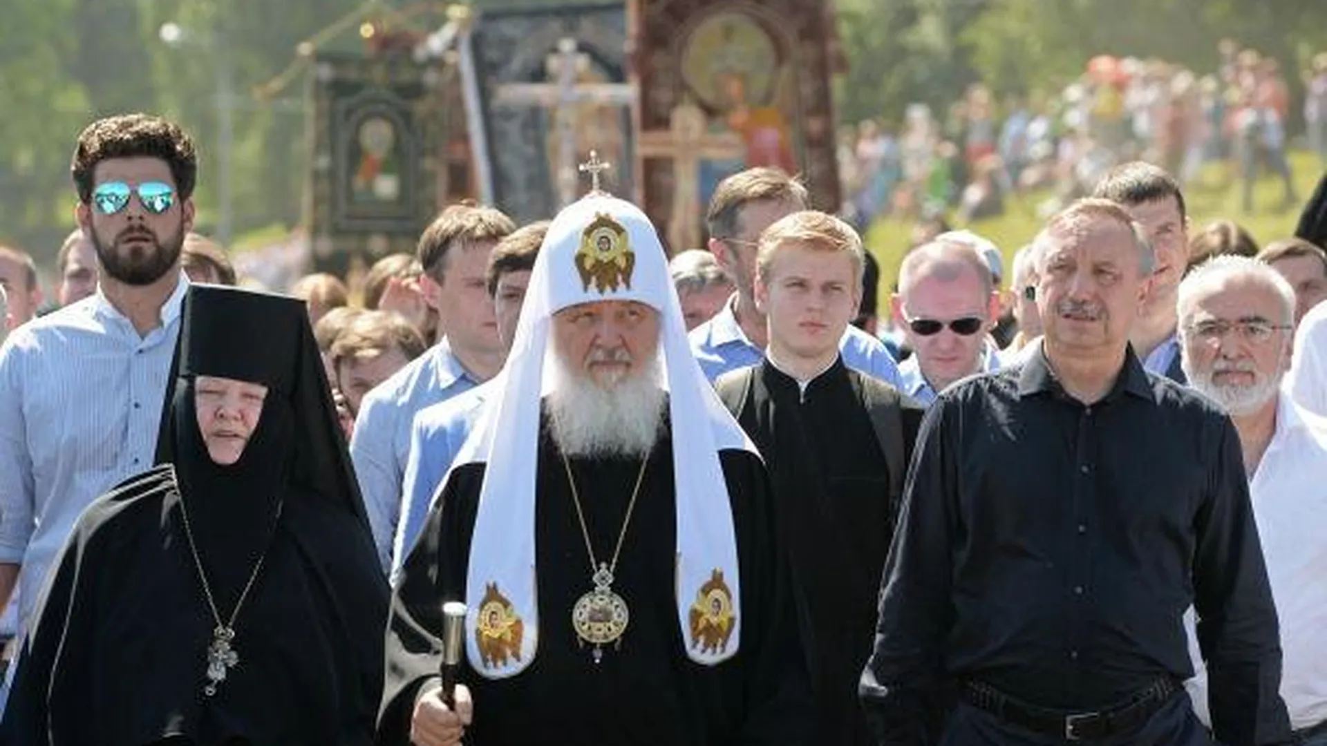Патриарх Кирилл возглавил крестный ход в Сергиев Посад