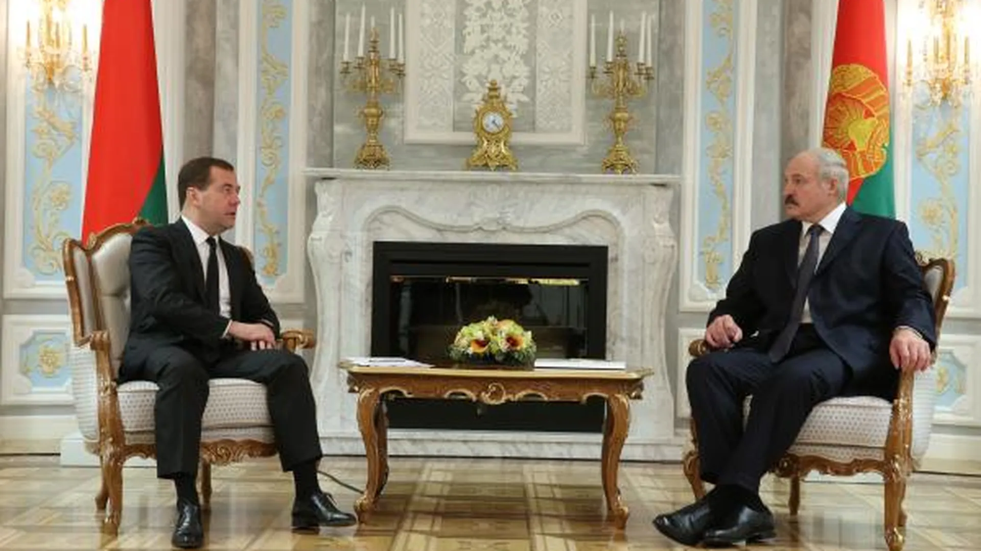Медведев и Лукашенко обсудили кризис