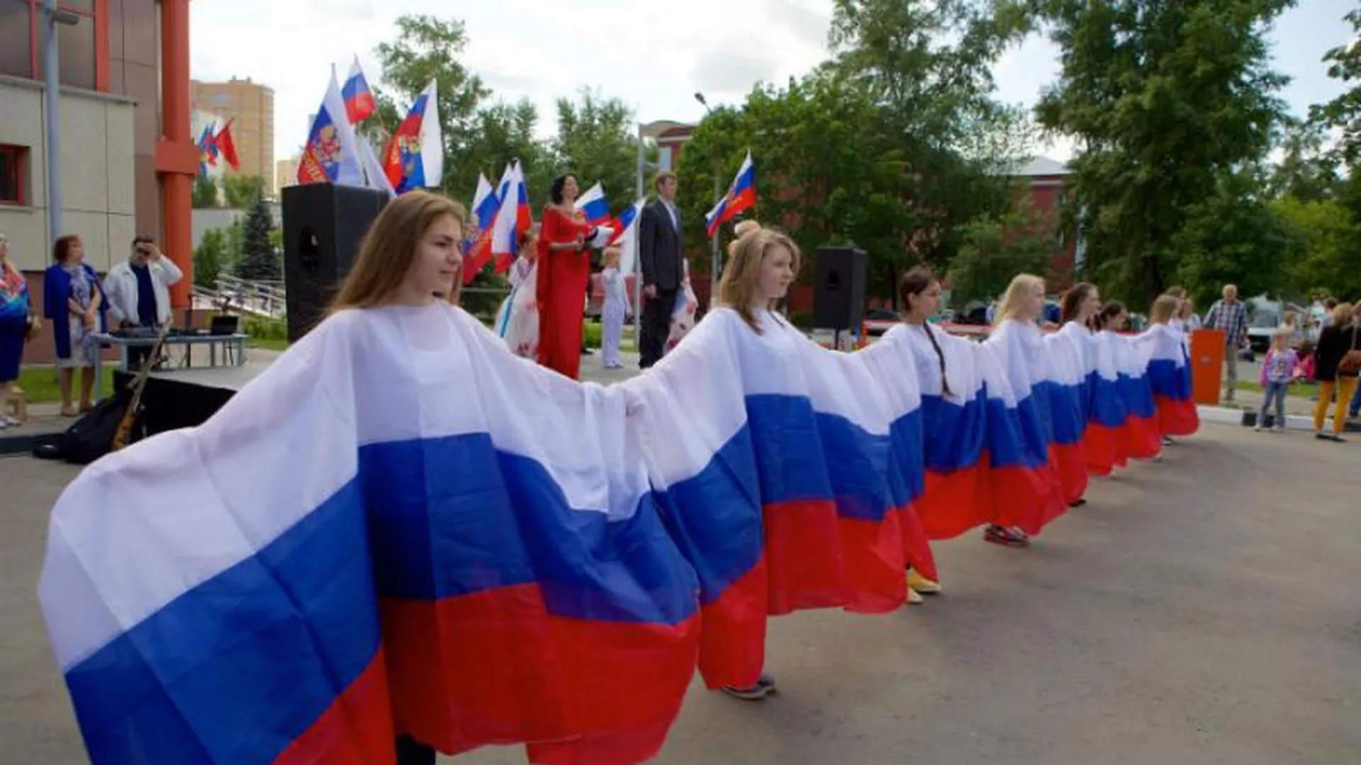 Огромный флаг РФ соберут в рамках флешмоба ко Дню России в Реутове