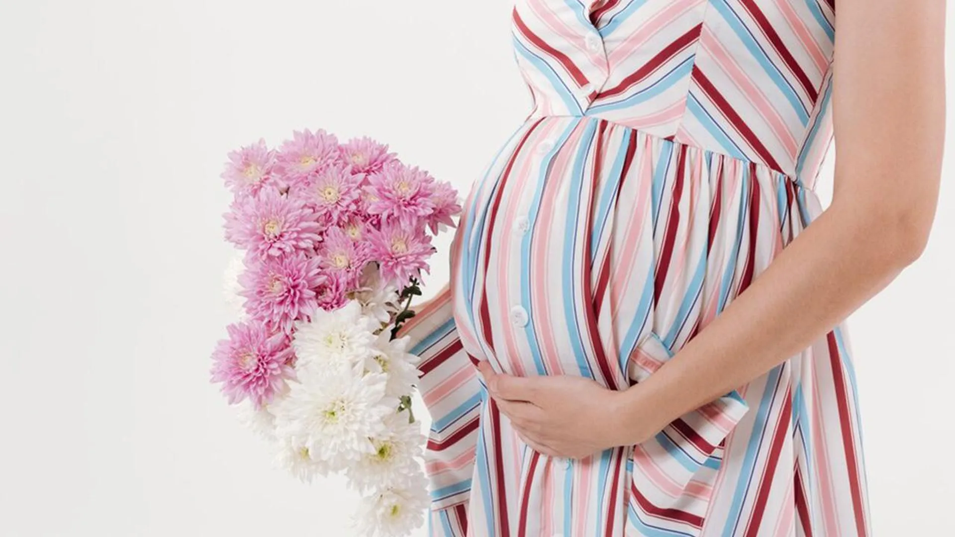 «Приведет к тяжелым родам»: экстрасенс рассказала, что запрещено делать беременным
