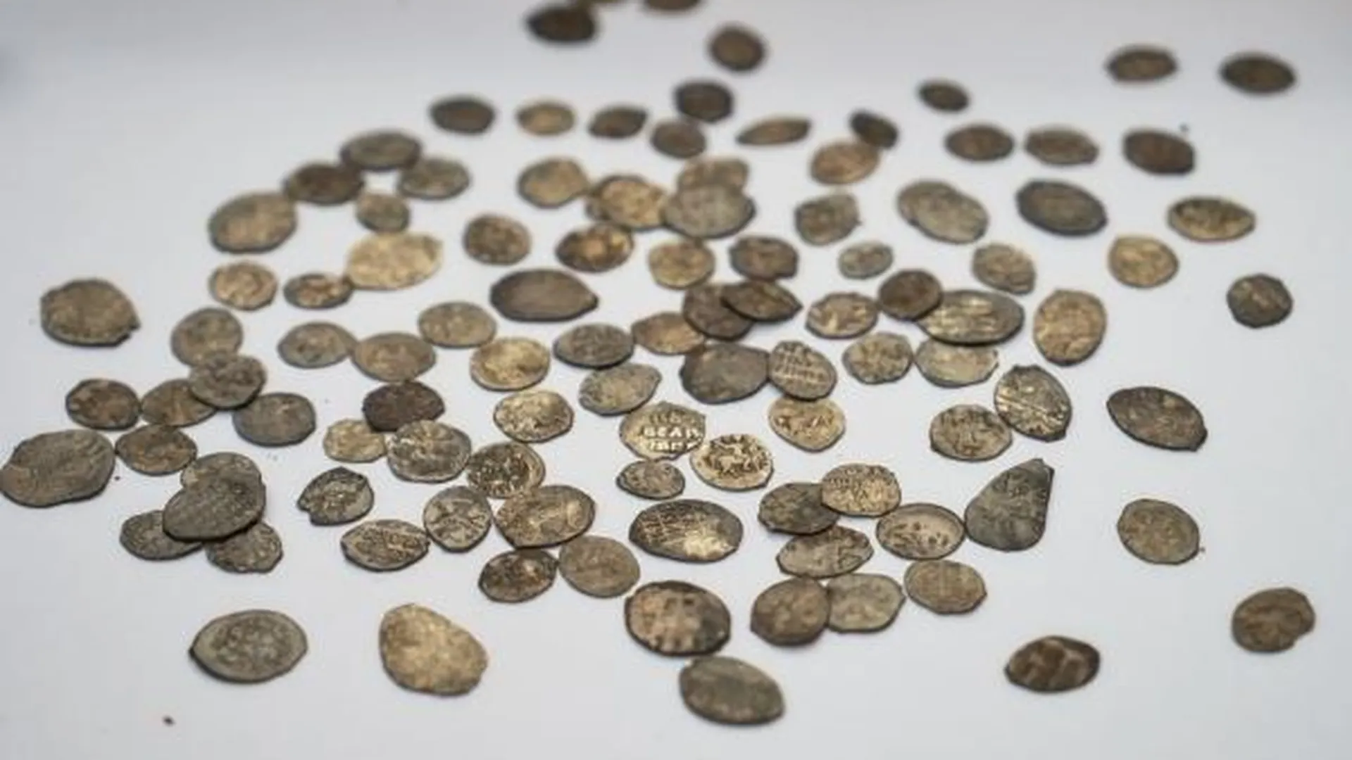 Старинные монеты изъяли у пассажира в аэропорту «Домодедово»