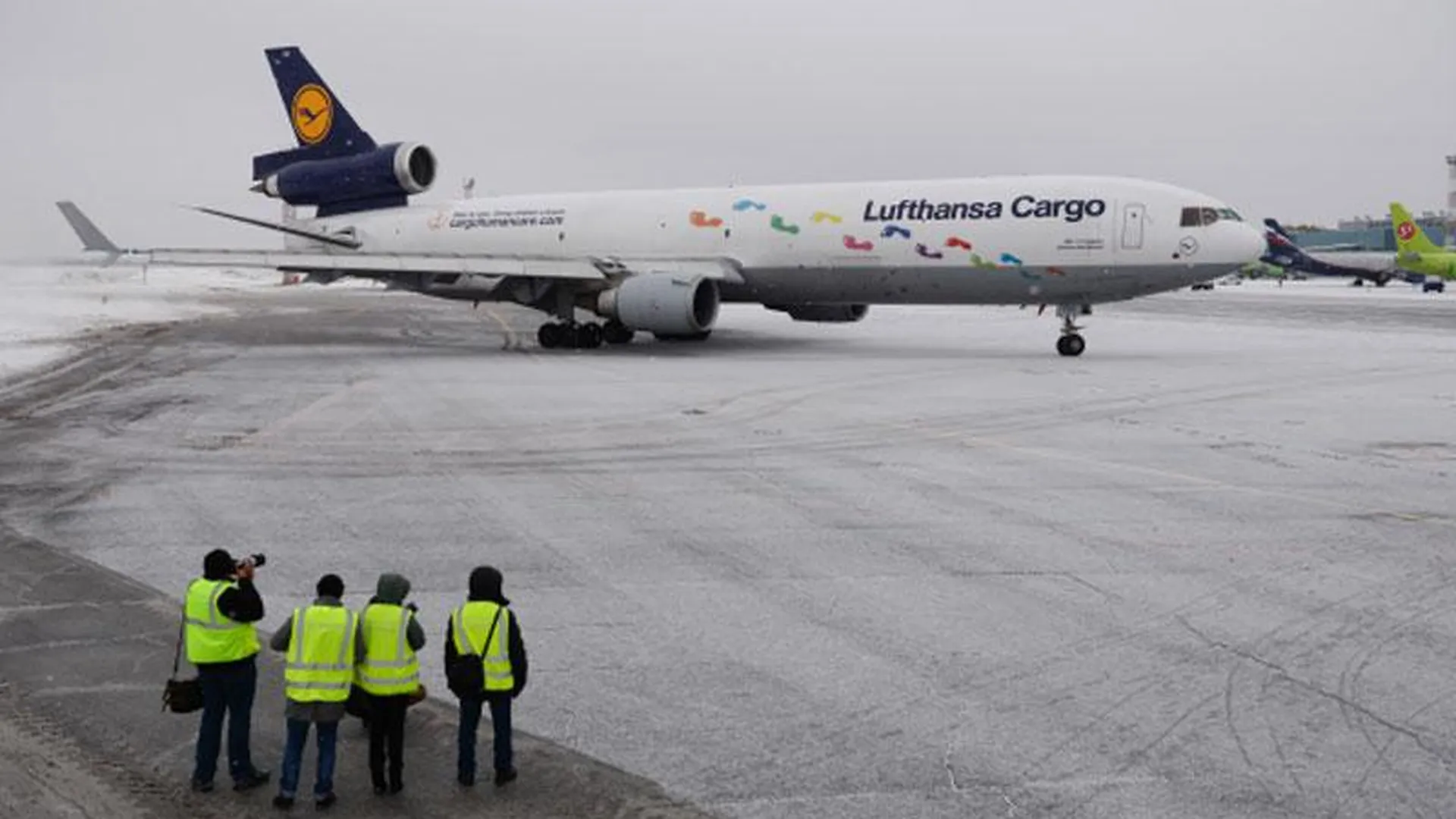 Авиакомпания Lufthansa отменила около 900 рейсов из-за забастовки