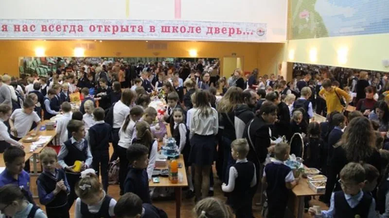 Школьники Дубны заработали на ярмарке 40 тысяч рублей для мальчика с эпилепсией