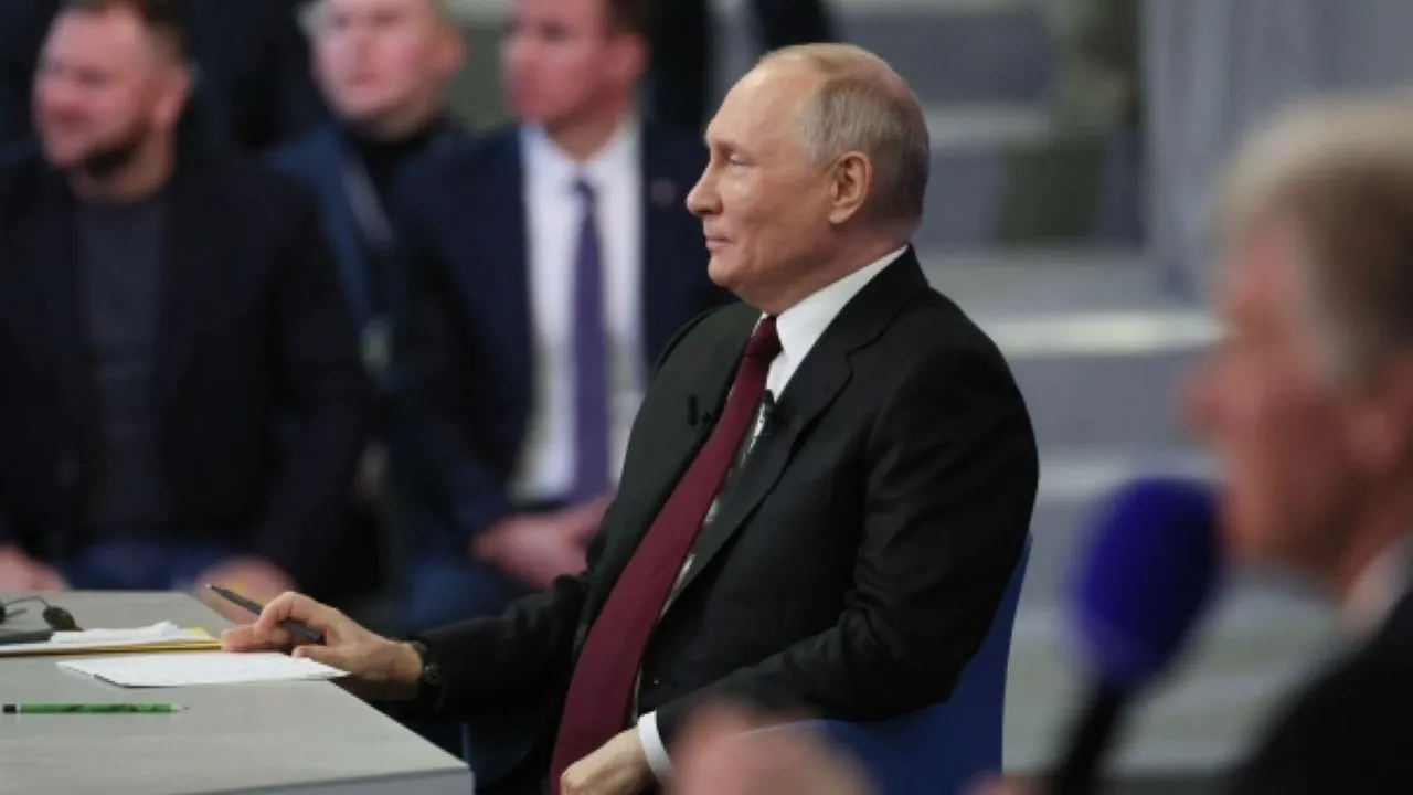 Путин: жесткая привязка рубля к доллару может привести к социальным потрясениям