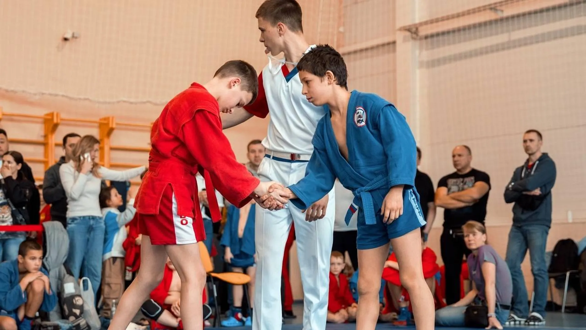 В Красногорске прошли соревнования по самбо среди юношей
