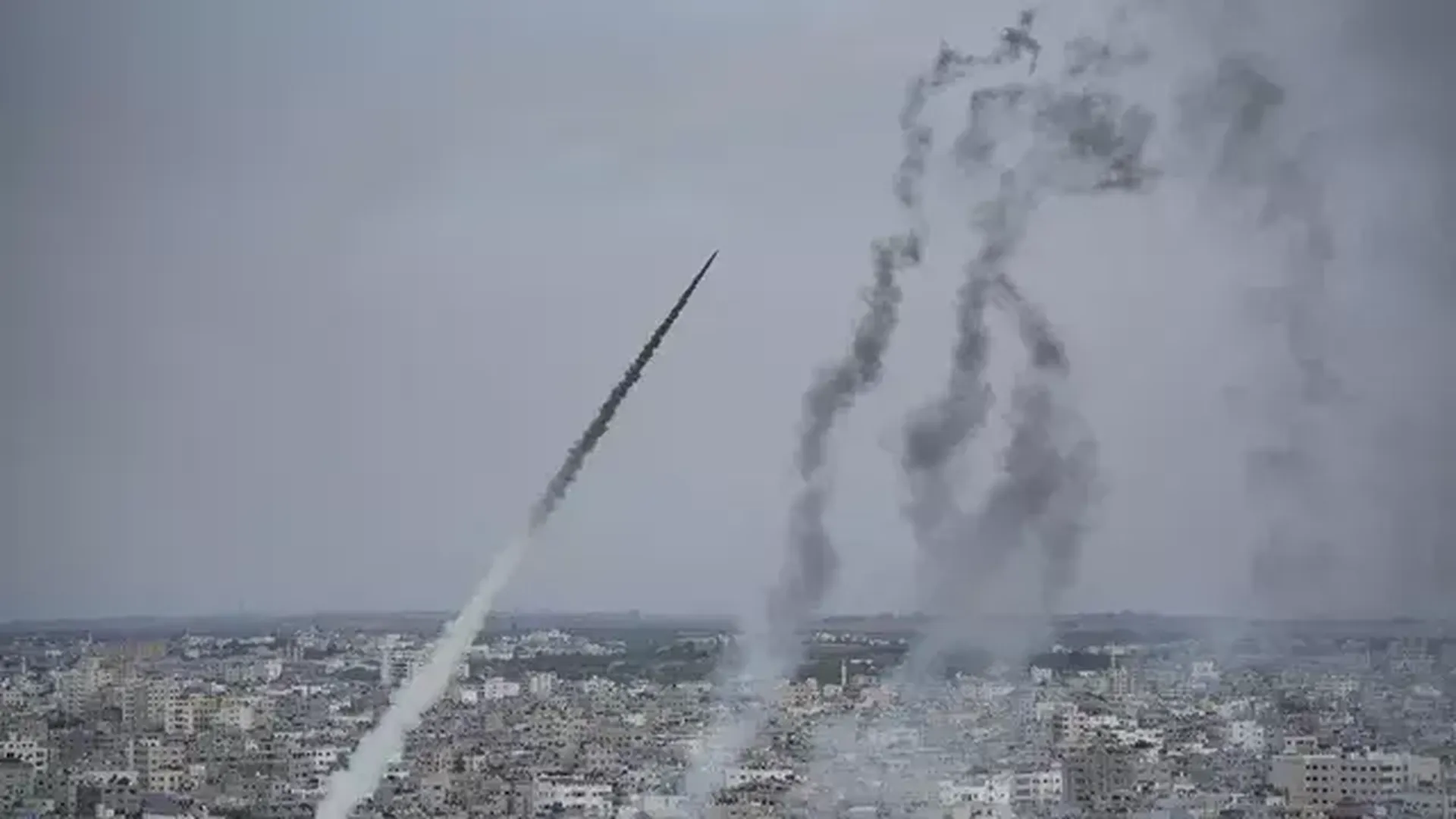 Россия бомбит Киев, в городе ревет воздушная тревога