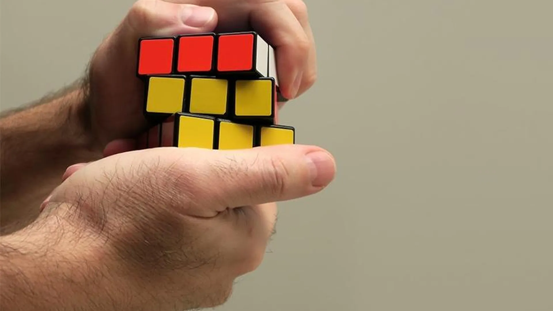 Скоростной сборке кубика Рубика учат в Подмосковье