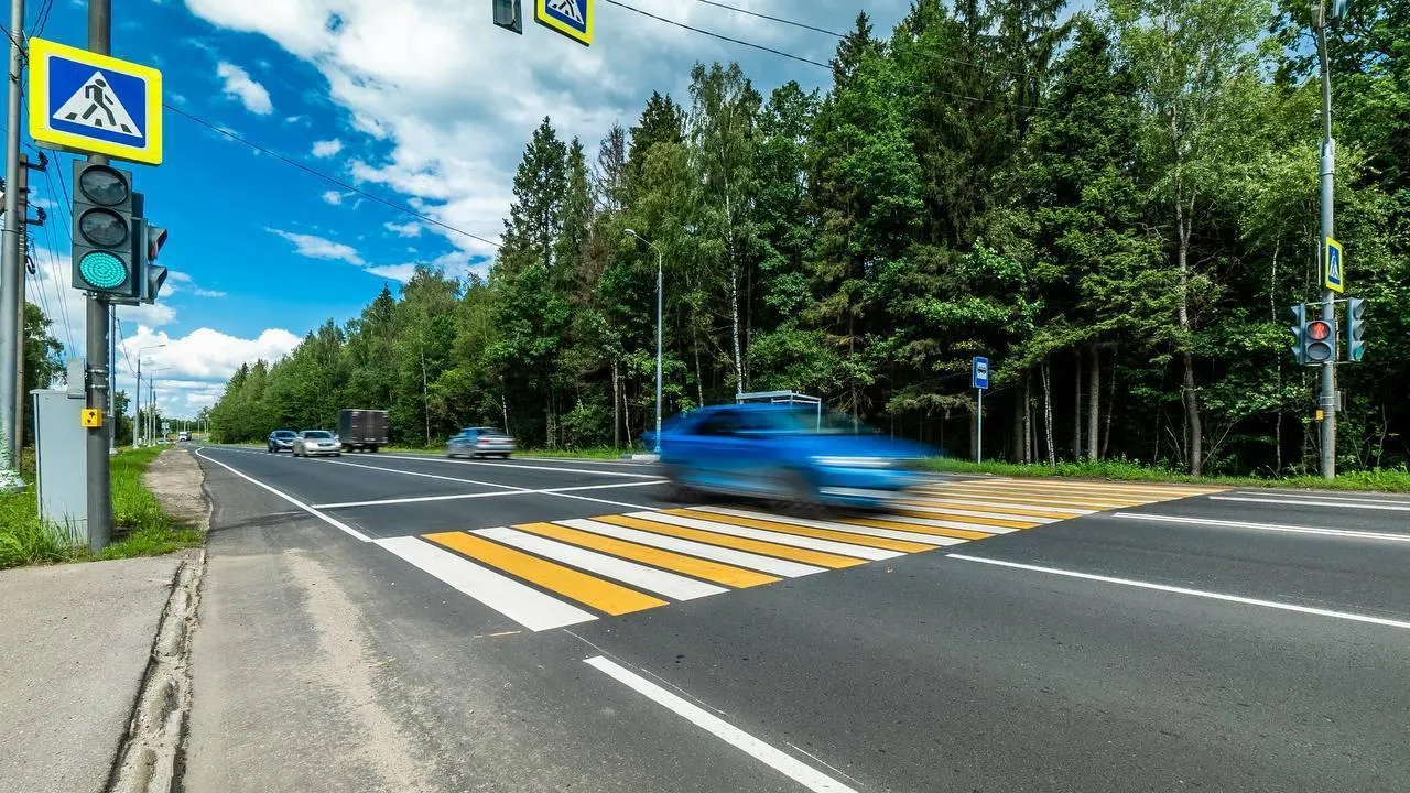 Работу светофоров оптимизировали на четырех перекрестках в Подмосковье за неделю