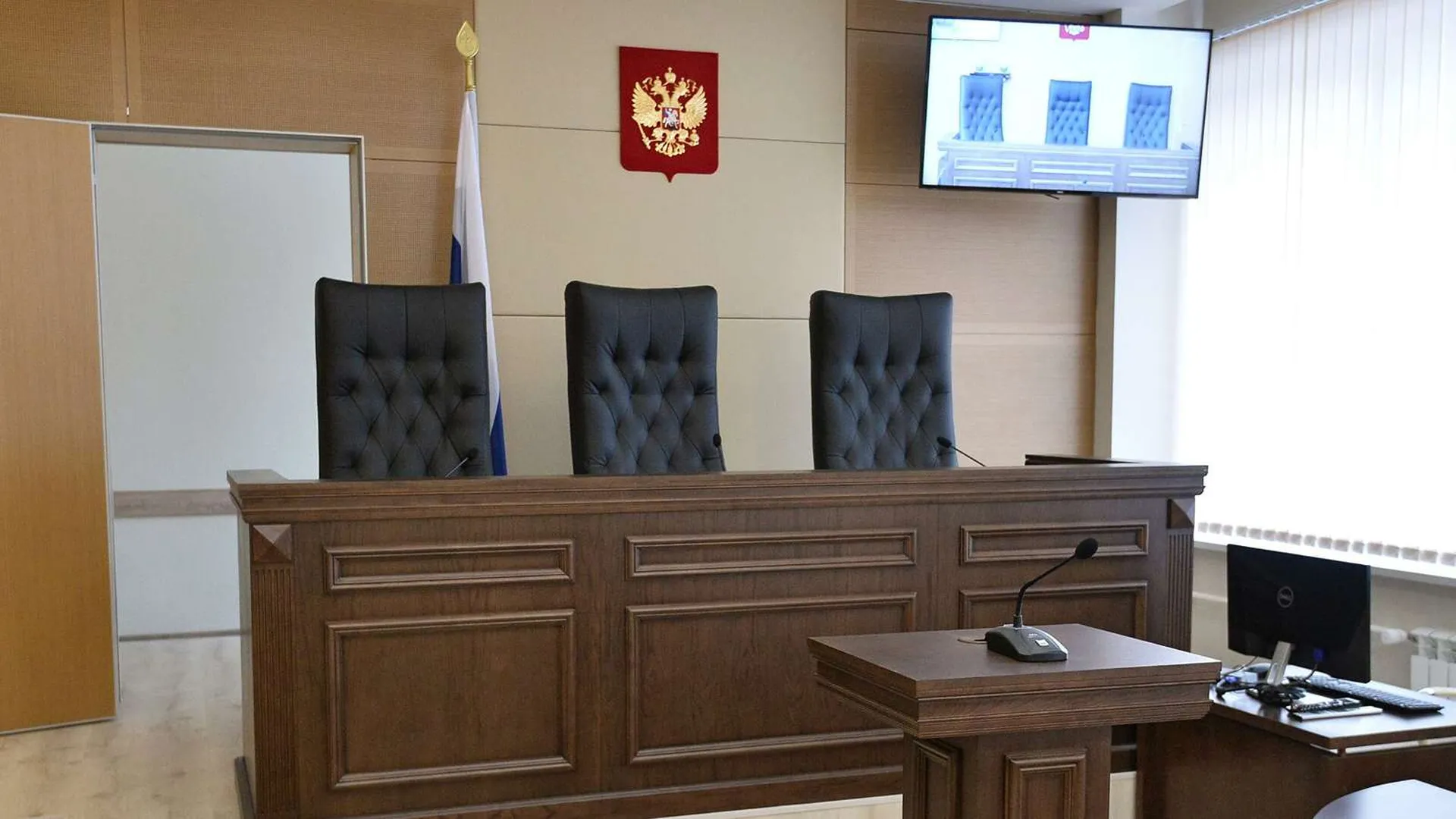 Суд внутри