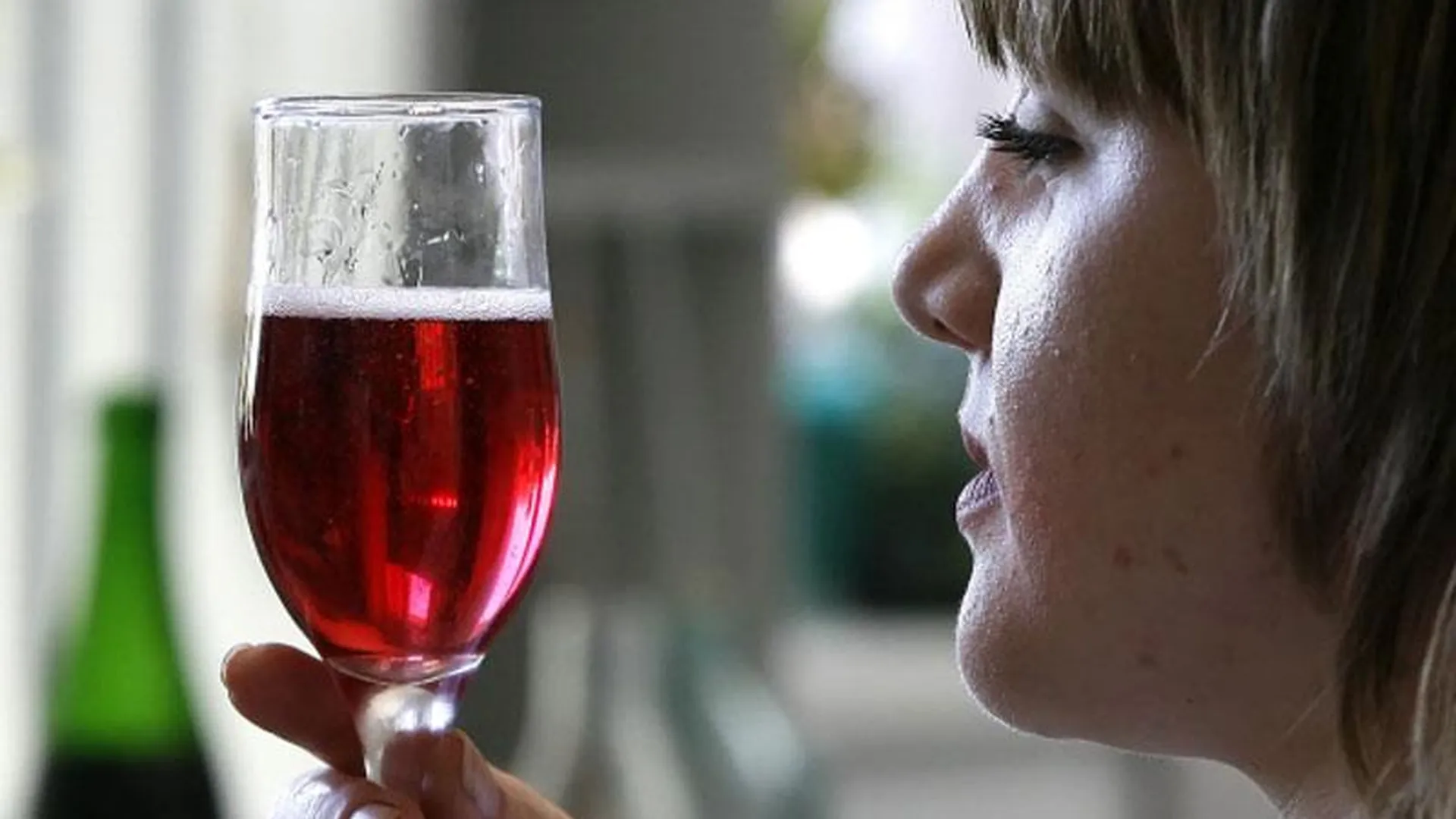 Ученые: стакан вина перед сном избавит от ожирения