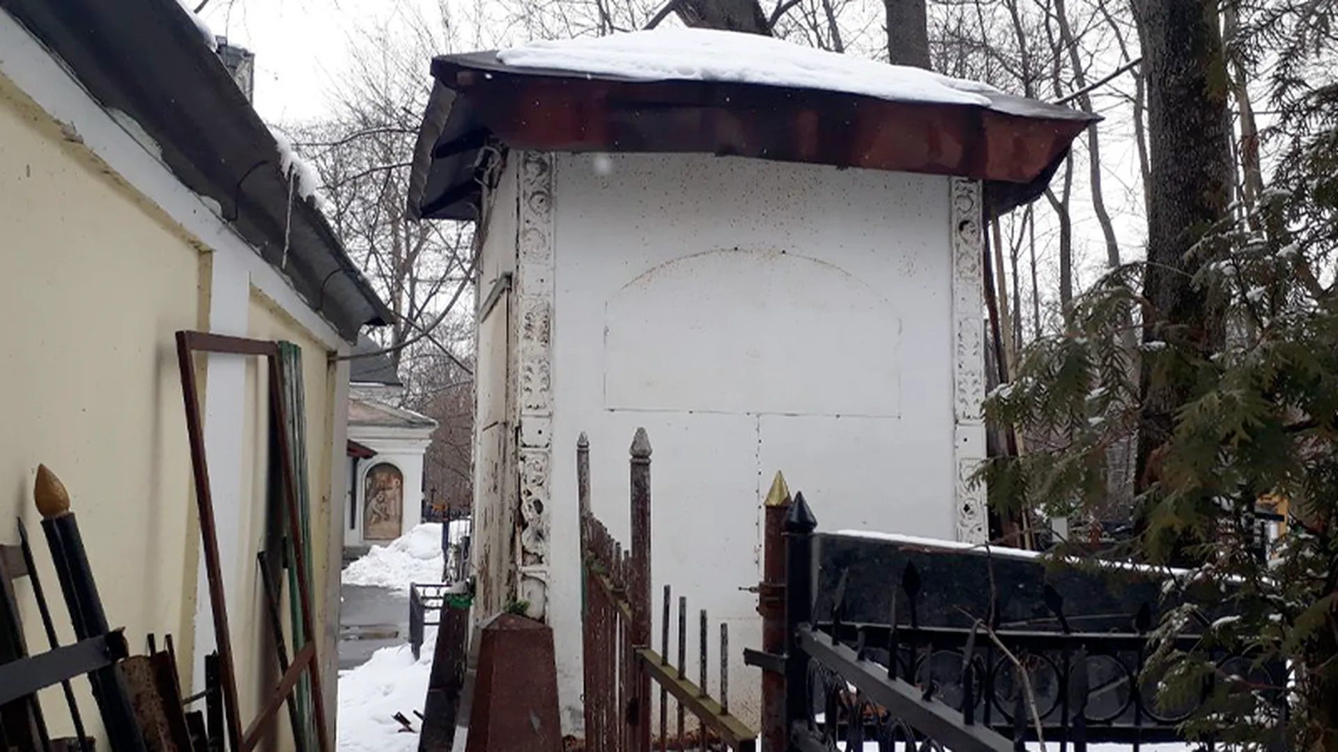 Байки из склепа: некрофильский скандал разгорелся вокруг усыпальницы на Ваганьковском кладбище