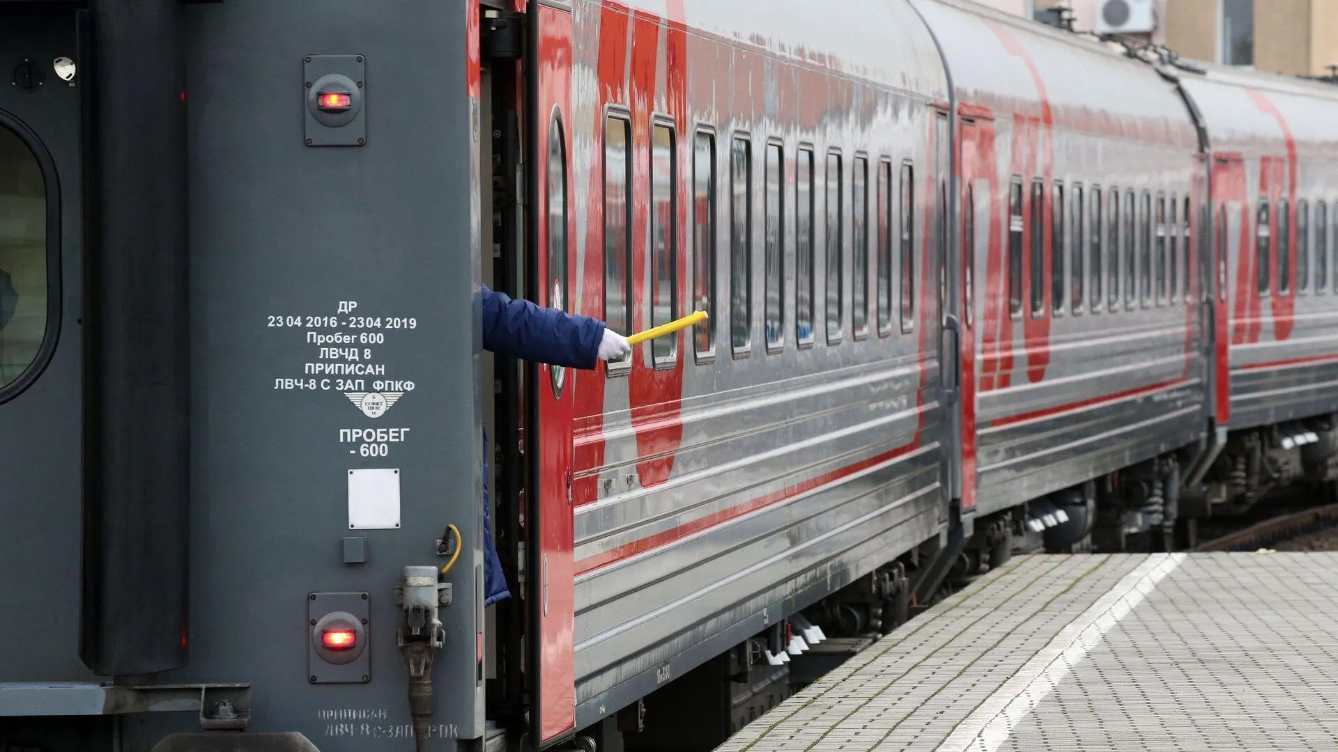 Путин поручил сократить время движения поездов из Москвы до Черного моря