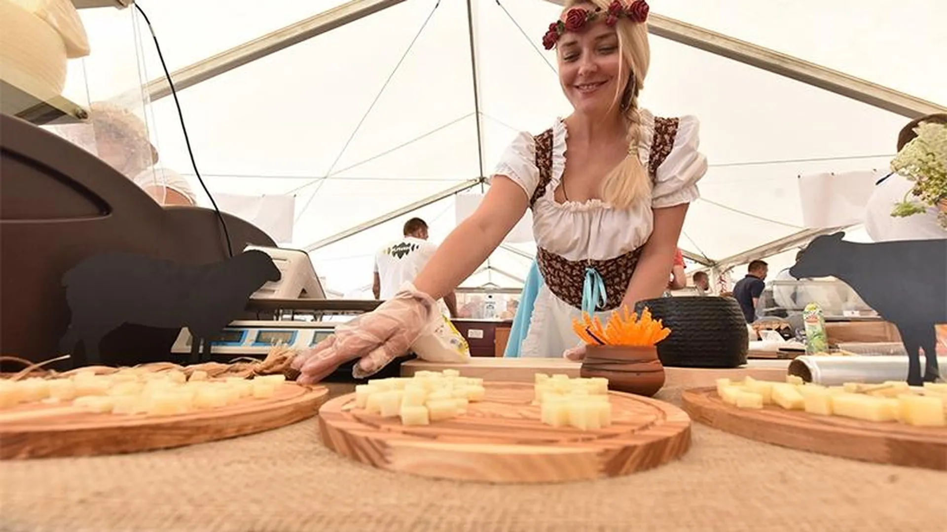 «Приезжайте, мы вас ждем!»: фермеры со всей страны приглашают посетить фестиваль «Сыр. Пир. Мир» в Истре