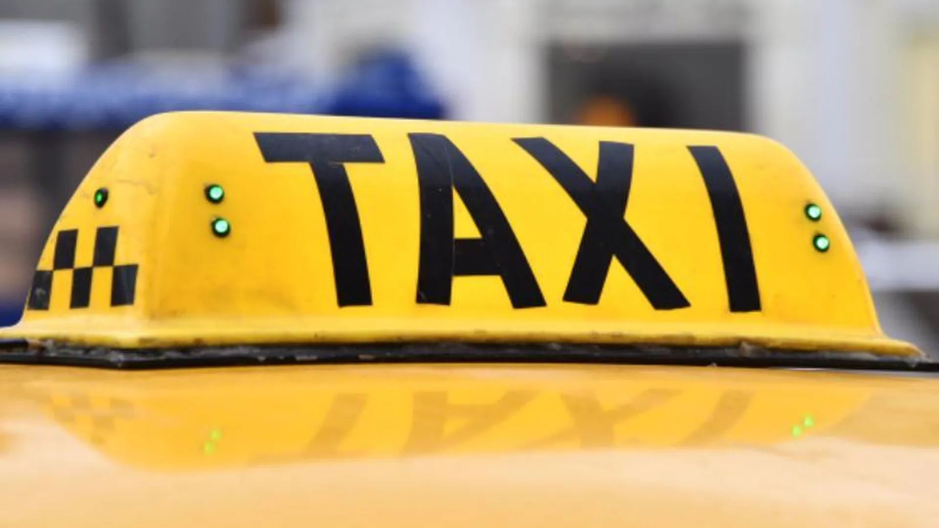 Задержан таксист, который сбил сотрудника парковки аэропорта Внуково