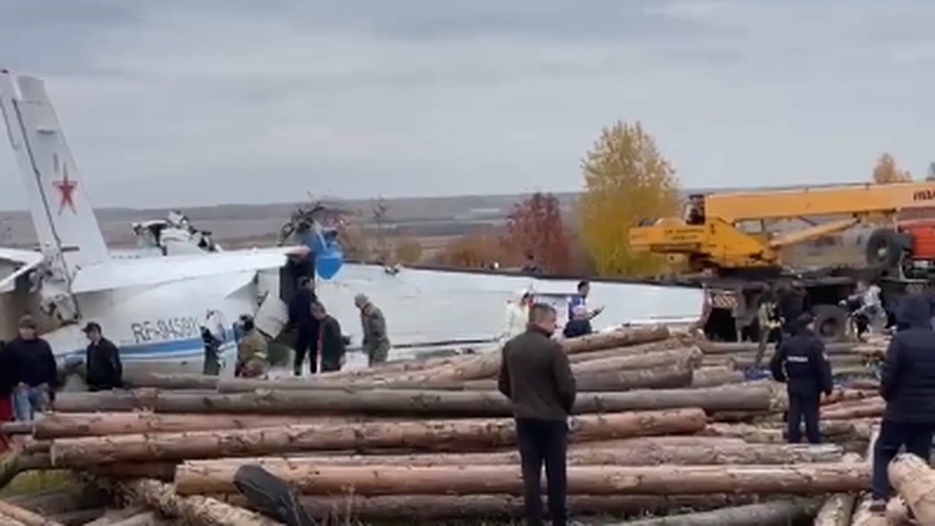 Спасатели сообщили о 7 выживших при крушении самолета L-410 в Татарстане