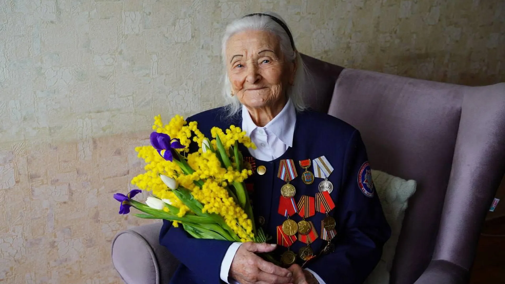 «Была самой юной санитаркой». Глава Подмосковья поздравил ветерана Марию Бодрову с 95-летием