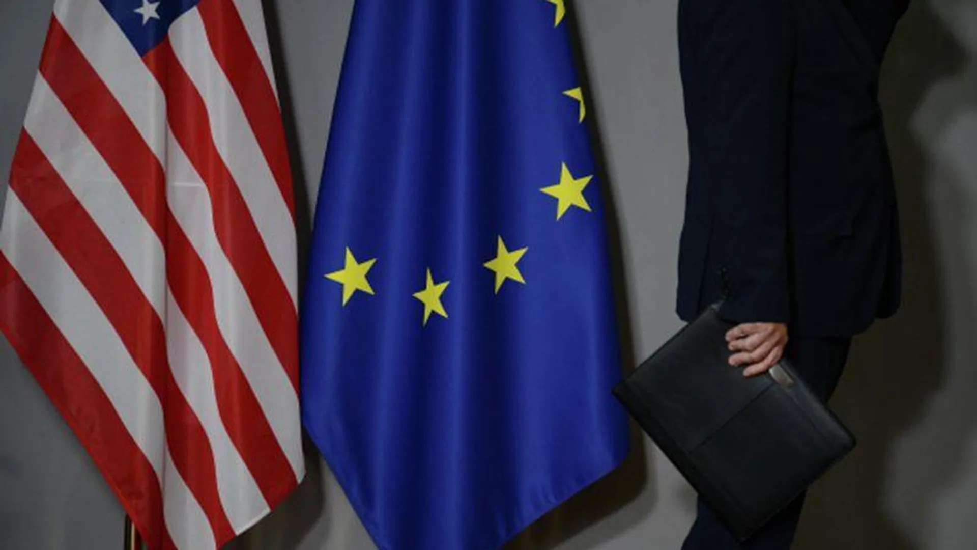 Политолог рассказал, сможет ли Европа освободиться от военной оккупации США